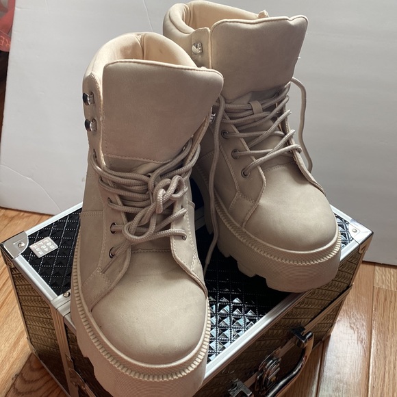Cream minimalist combat boots - Picture 2 of 3